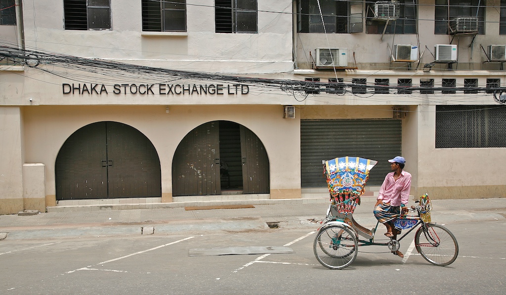 Dhaka Stock Exchange (DSE; Bangladesh, Indices, Trading, Crash)